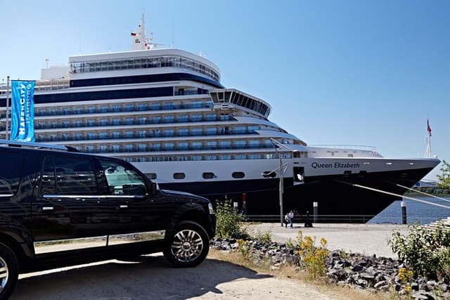 Private luxurious 6 hour Tour to Lübeck with a former Policeman