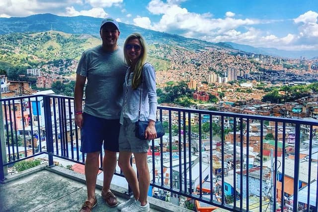 Private Half-Day Medellín Graffiti Tour Including Metrocable