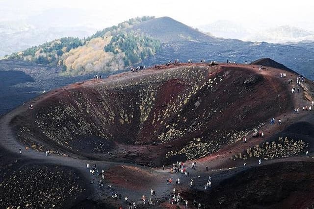 From Syracuse: Private Tour Mount Etna with Lunch at Etna Winery
