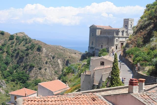 From Messina Cruise Terminal: Taormina+ Godfather tour+Lunch