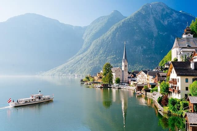 Guided Hallstatt Day Trip from Vienna (incl. Boat)