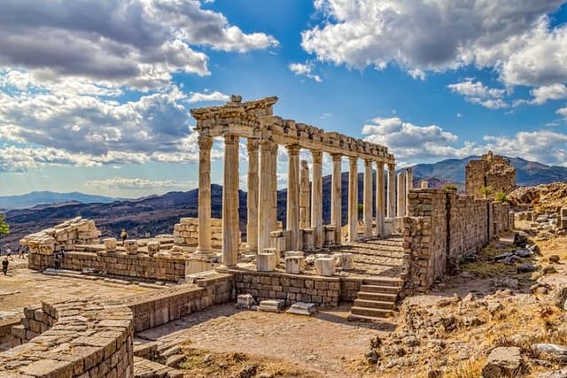 Small-Group Full Day Pergamum and Asklepion Tour from Izmir