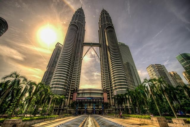 Private Tour : Wonders of Kuala Lumpur with Petronas Twin Towers