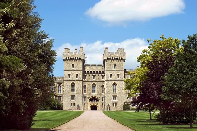 Windsor Castle, Stonehenge, and Oxford Day Trip from London
