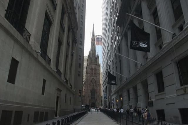 Private Tour of the Financial District and 9/11 Memorial