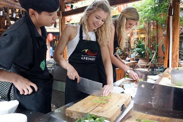 Chengdu Cooking Class with a Local Market Visit
