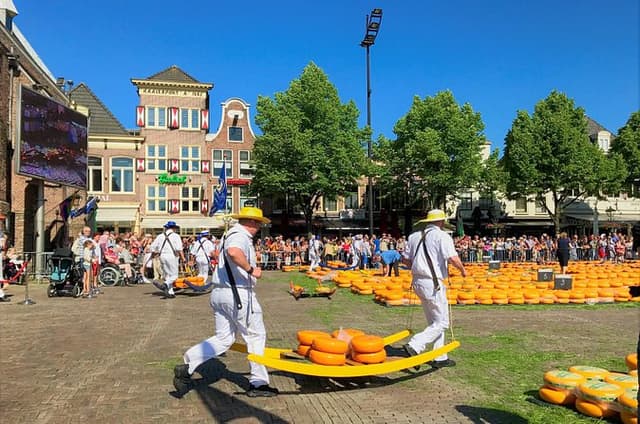 Small Group Alkmaar Cheese Market and City Tour *English*
