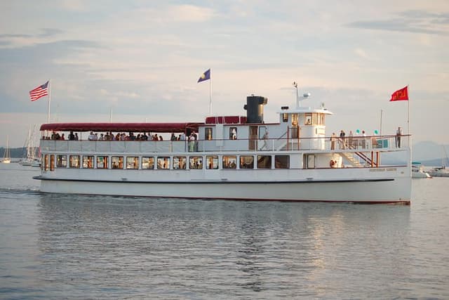 New England Fall Lunch Cruise in Boston Harbor