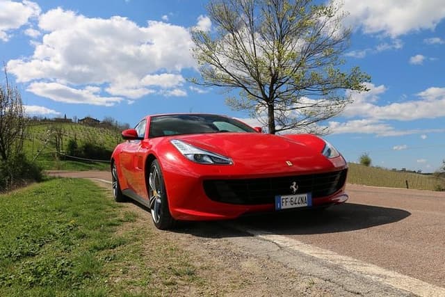 PUSHSTART Ferrari GTC4 Lusso - Driving Experience in Maranello