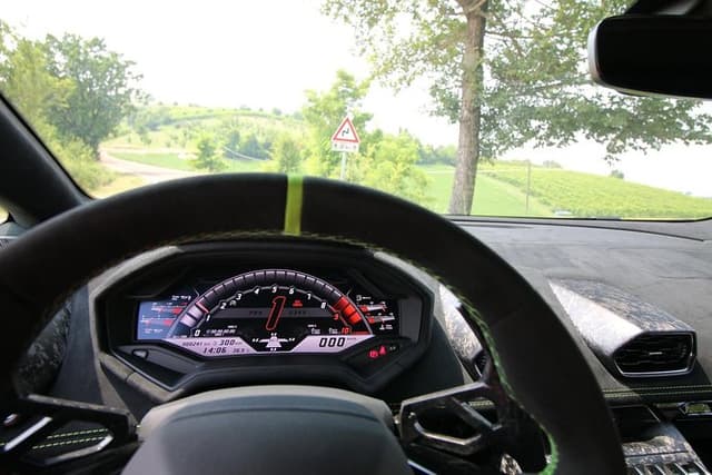 PUSHSTART LAMBORGHINI HURACAN PERFORMANTE-Test Drive Maranello
