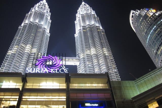 Wonders of Kuala Lumpur City & Countryside + Batu Caves (Private Guided Tour)