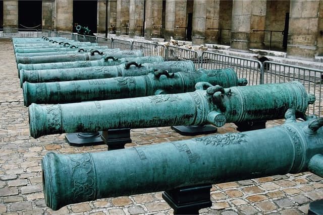 Skip the line Les Invalides War Museum Exclusive Guided Tour