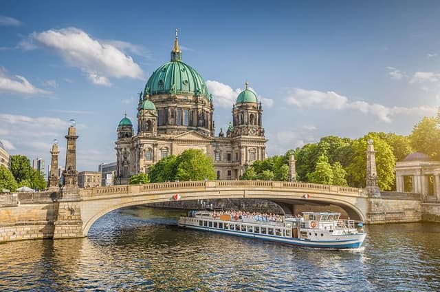 Semi-Private Berlin Highlights Shore Excursion from Warnemünde and Rostock Port