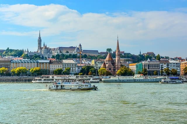 Budapest Highlights & Hidden Gems – Private Luxury Experience
