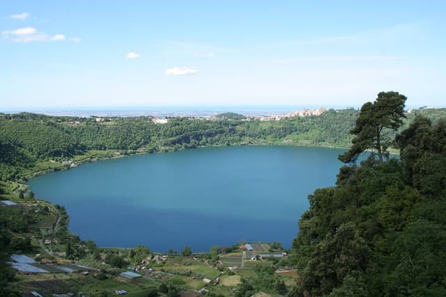 Private Rome Countryside Tour: Lakes, Wine , Food & Culture