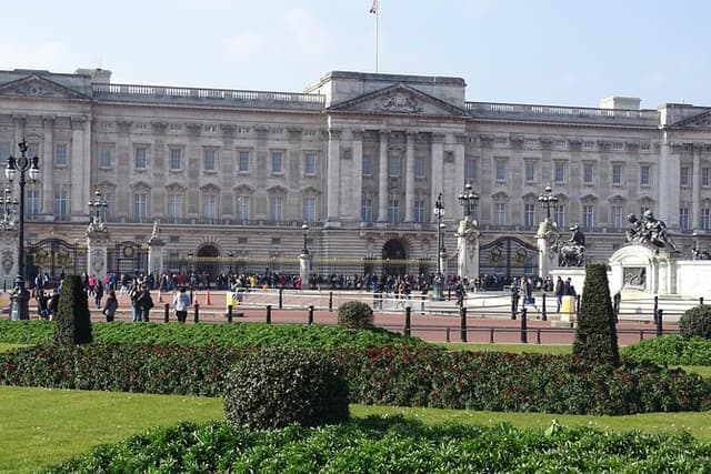 Royal Tour of St James', Parks, Palaces and Royal intrigue