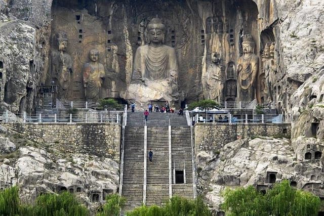 Private tour to Longmen Grottoes and Shaolin from Xi'an by train