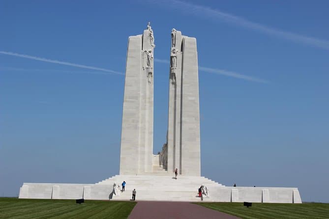 Unforgettable Vimy Ridge Battlefield Tours & Arras History