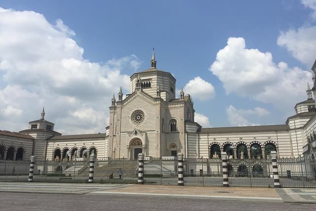 The Monumental Cemetery of Milan: discover the unexpected
