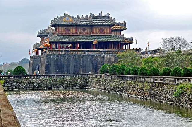 Hue sightseeing package tour