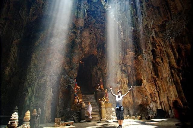 Scenic Transfer: Hoi An/Da Nang to Hue + 5 Attractions