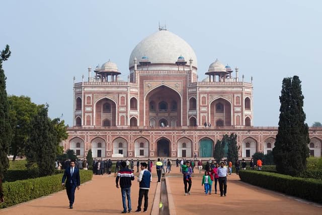 New Delhi Private Walking Tour with a Local