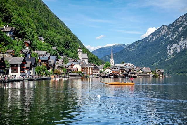 Hallstatt from Salzburg - 6-hour private Tour
