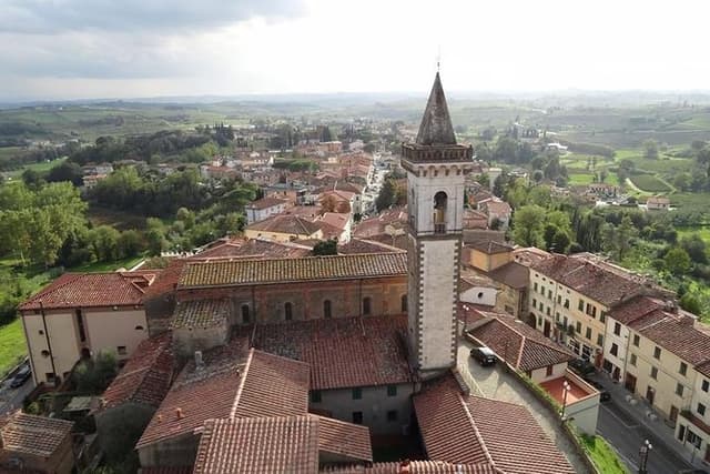 From Florence: Private Day Trip to Leonardo's Birthplace & Lunch