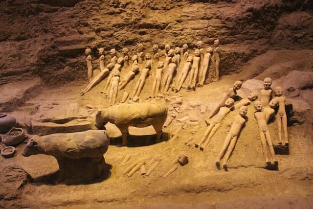 Xi'an Tour of Hanyangling Museum and Qianling Mausoleum with Yuanjia Village