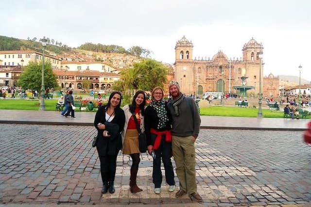Private Cusco Walking Tour: Inca Museum, Qorikancha and San Pedro Market