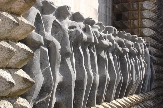 Bilbao: The Route of the Three Temples