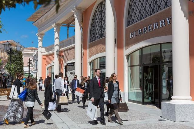 Rome: Castel Romano Outlet Shopping, Private Day Tour