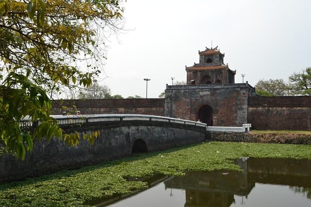 A Glimpse of Hue Tour