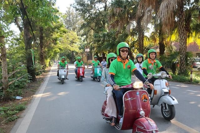 Ho Chi Minh Vespa City Tour 4,5 hours