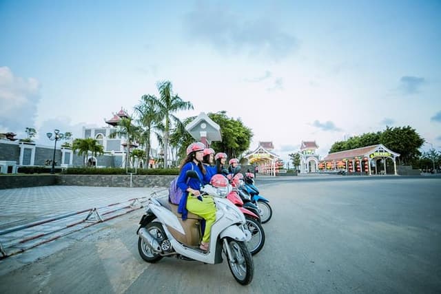 Da Nang Night City Motorbike/Car Tour with River Cruise Option