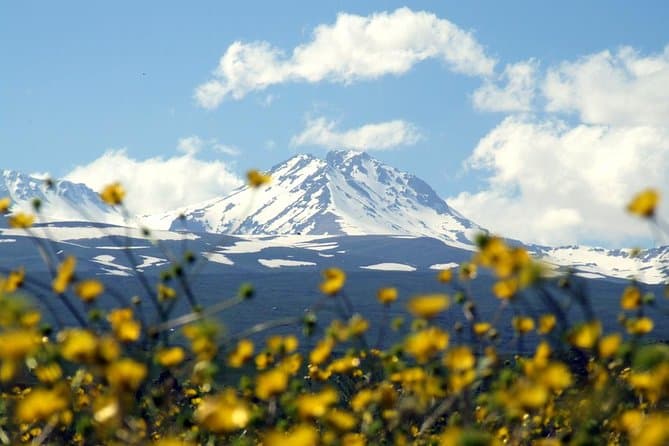 Best Amberd Fortress and Lake Kari Tour from Yerevan