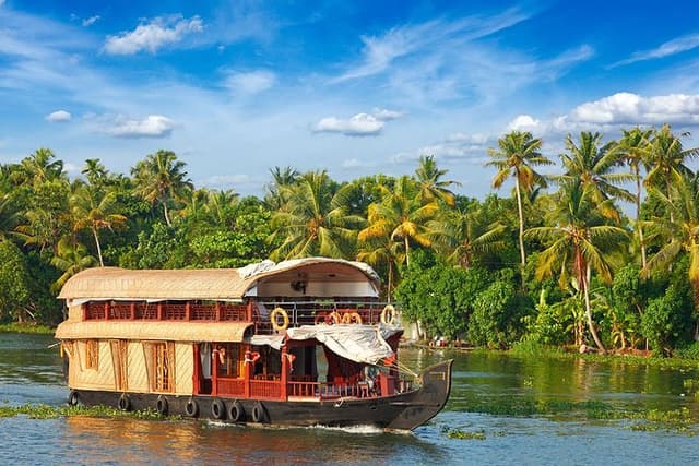 5 Day Kerala Private houseboat incl. Resort, Hotel, Cab Tripkro