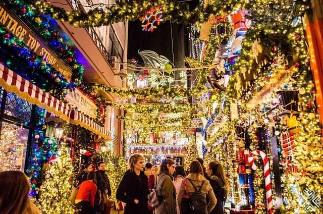 Shop til you Drop in Christmas Athens!