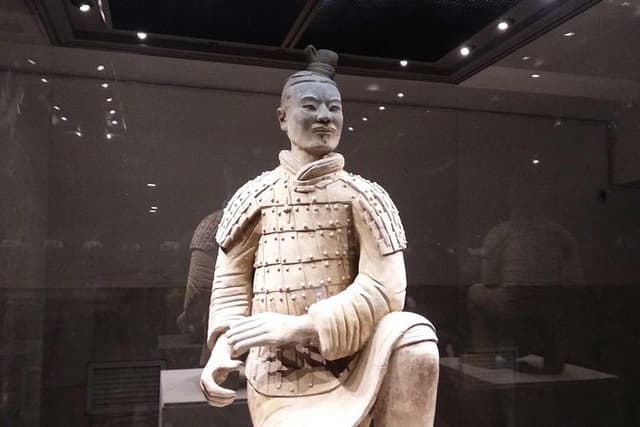 Private Xi'an Exploration Tour: Comparison of Warriors in Qin and Han Dynasty