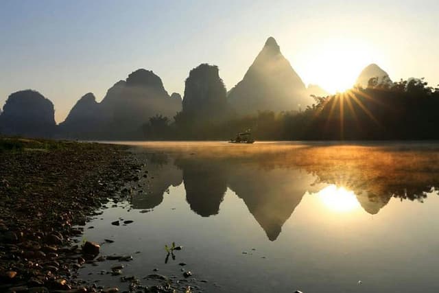One Day Private Tour of Li River Cruise and Yangshuo Village