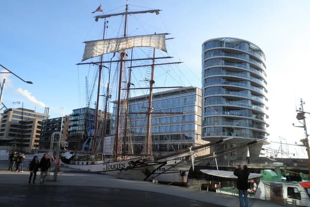 Down Town to Speicherstadt, HafenCity and Elbphilharmonie