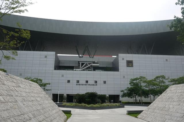 Shenzhen Private Day Tour to Dafen Village, Shenzhen Museum and more