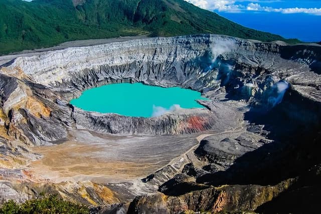 Poas Volcano National Park Half Day tour from San Jose