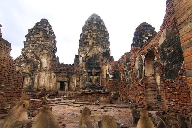 Private Tour: Full Day Ancient City of Ayutthaya and Lopburi