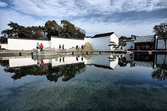 Private Day Tour: Gardens and Old Street in Suzhou with Hotel or Railway Station Transfer