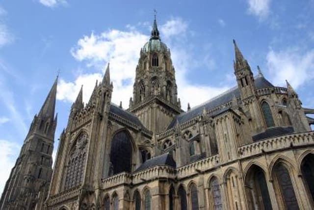 Private Tour to Bayeux, Honfleur and Pays d' Auge from Caen