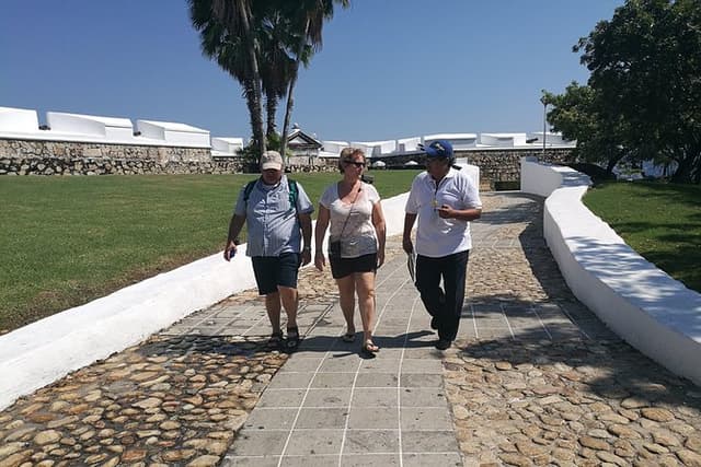 San Diego Fortress Explorer 4-Hour Highlights Walking & Van Tour