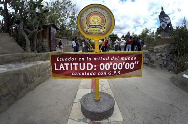 Quito Half-Day Tour: Equator Line and Pululahua Crater, All Entrances Included