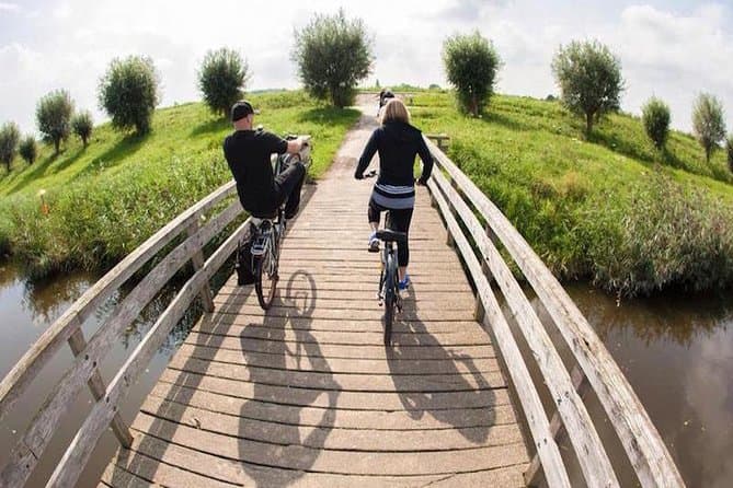 Authentic Dutch Charm: Volendam & Cheese Farm Experience