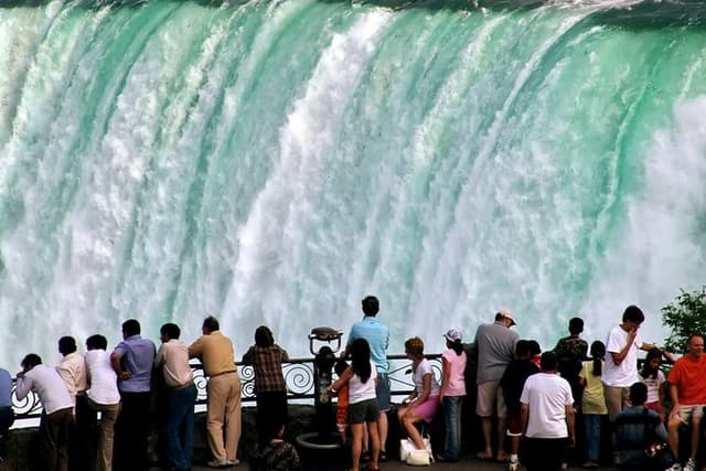 Niagara Falls Tour from Toronto with Boat, Journey Behind the Falls and Lunch